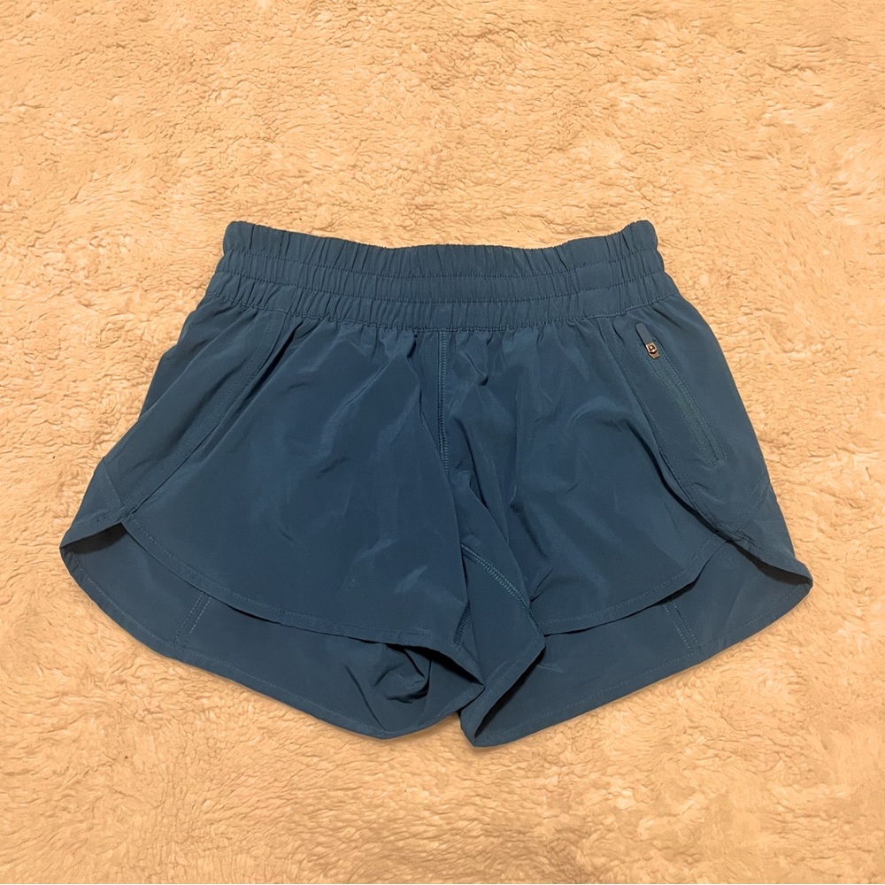 Lululemon mid-rise athletic shorts
